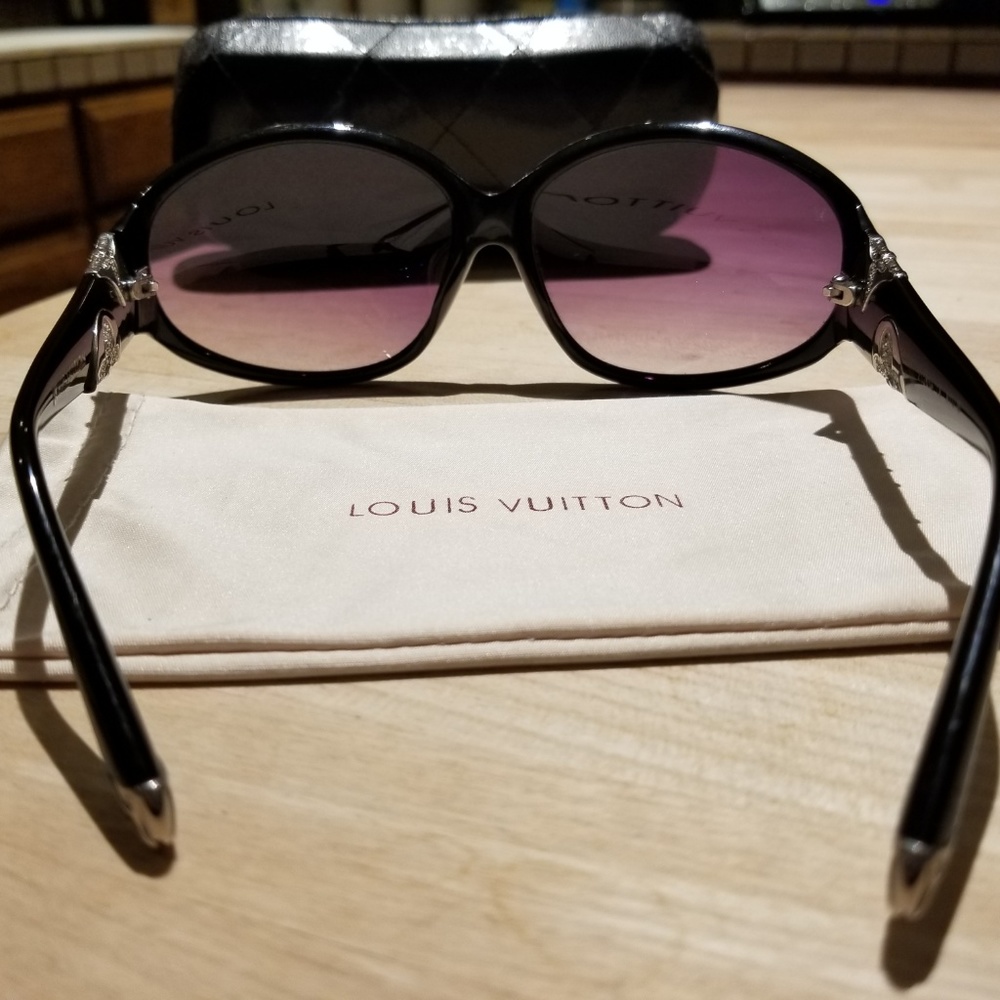 Louis Vuitton Iris Sunglasses - Picture 4 of 6